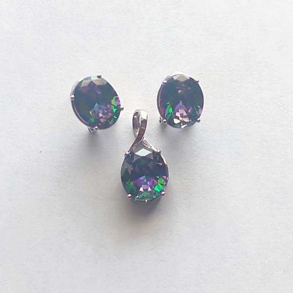 Aurora Borealis Earrings and Pendant - Picture 7 of 8